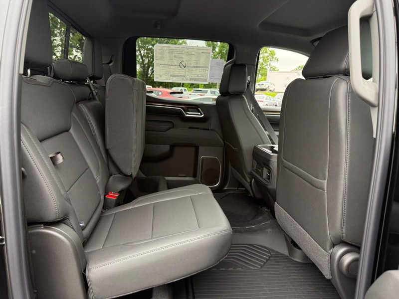 Chevrolet Silverado 1500 Vehicle Full-screen Gallery Image 7