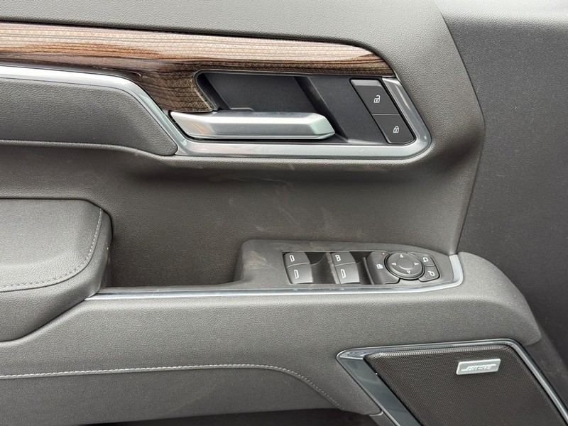 Chevrolet Silverado 1500 Vehicle Full-screen Gallery Image 12