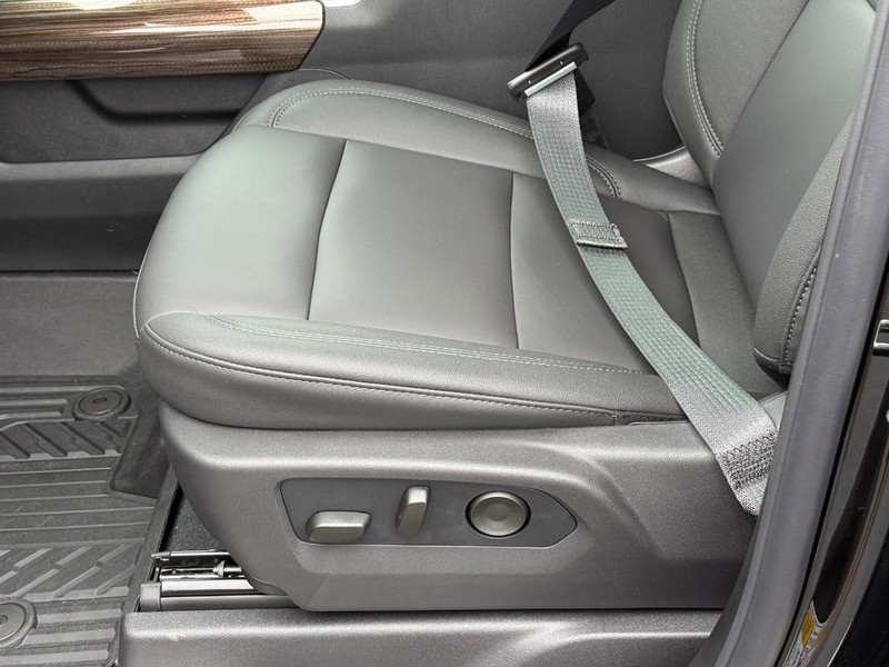 Chevrolet Silverado 1500 Vehicle Full-screen Gallery Image 13