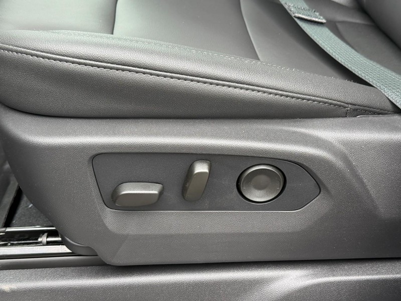 Chevrolet Silverado 1500 Vehicle Full-screen Gallery Image 14