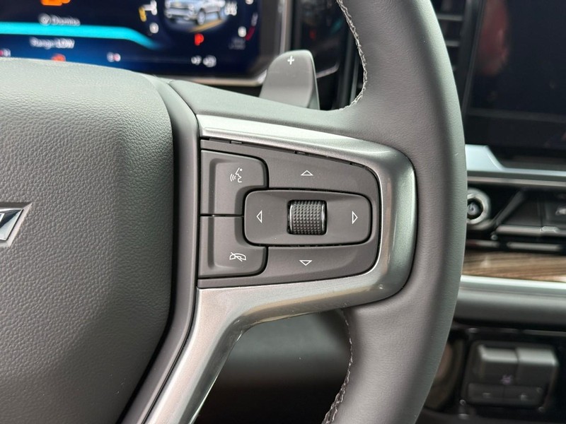 Chevrolet Silverado 1500 Vehicle Full-screen Gallery Image 16