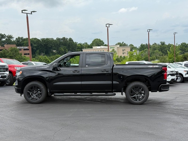 Chevrolet Silverado 1500 Vehicle Full-screen Gallery Image 2