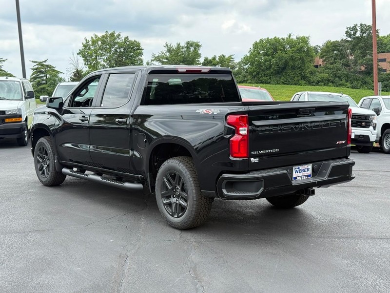 Chevrolet Silverado 1500 Vehicle Full-screen Gallery Image 3