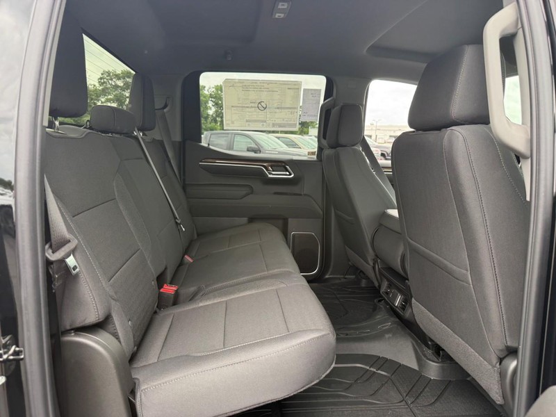 Chevrolet Silverado 1500 Vehicle Full-screen Gallery Image 6