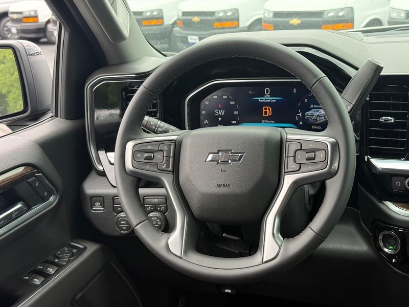Chevrolet Silverado 1500 Vehicle Full-screen Gallery Image 8