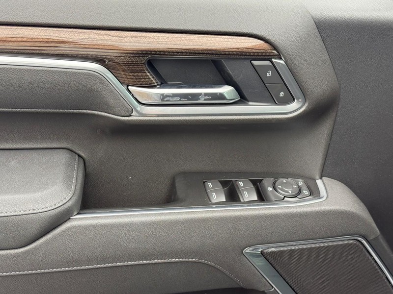 Chevrolet Silverado 1500 Vehicle Full-screen Gallery Image 11