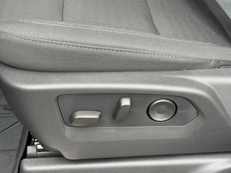 Chevrolet Silverado 1500 Vehicle Full-screen Gallery Image 13