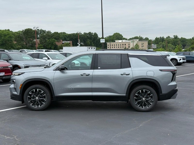 Chevrolet Traverse Vehicle Full-screen Gallery Image 2