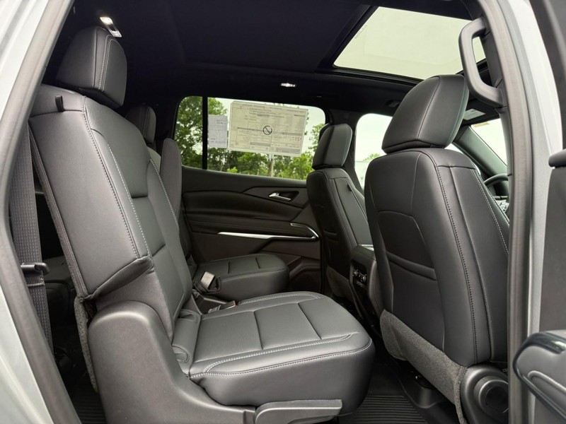 Chevrolet Traverse Vehicle Full-screen Gallery Image 5