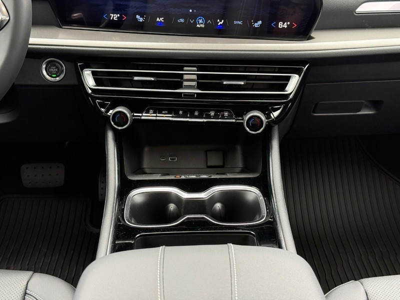 Chevrolet Traverse Vehicle Full-screen Gallery Image 10