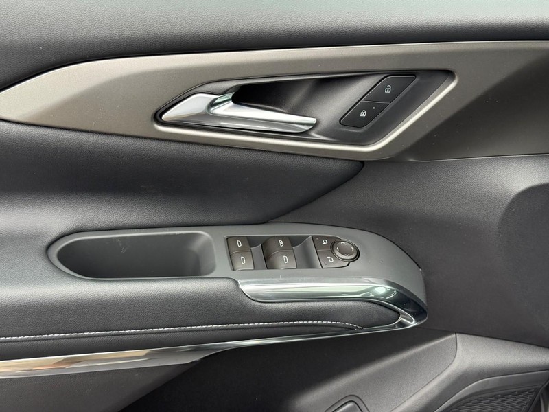 Chevrolet Traverse Vehicle Full-screen Gallery Image 11