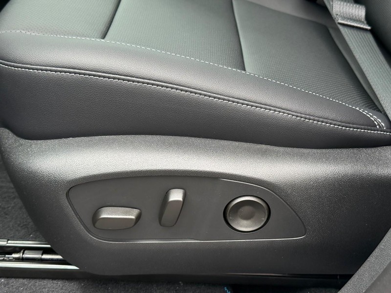 Chevrolet Traverse Vehicle Full-screen Gallery Image 13