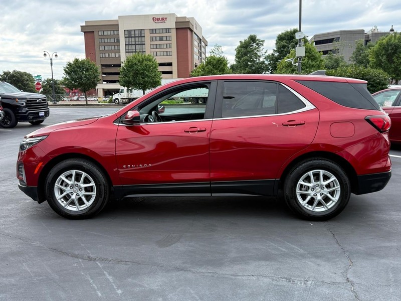 Chevrolet Equinox Vehicle Full-screen Gallery Image 2