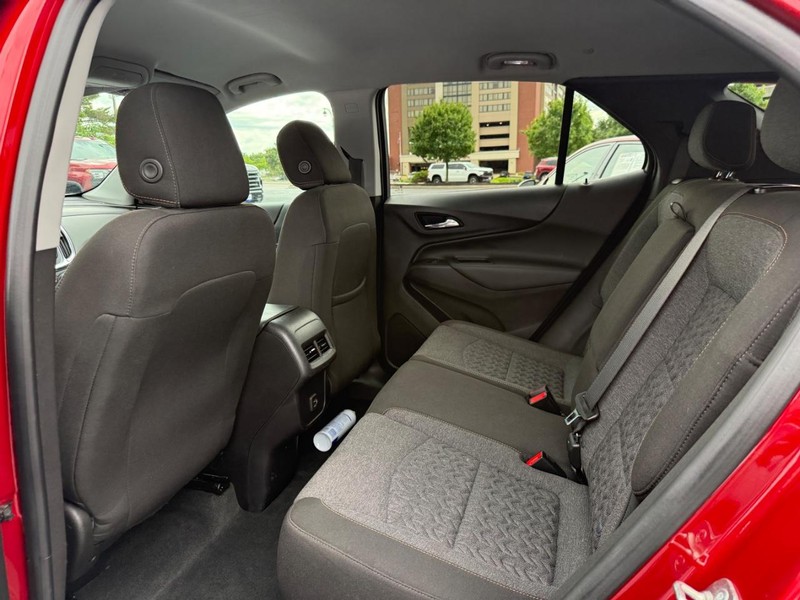 Chevrolet Equinox Vehicle Full-screen Gallery Image 10