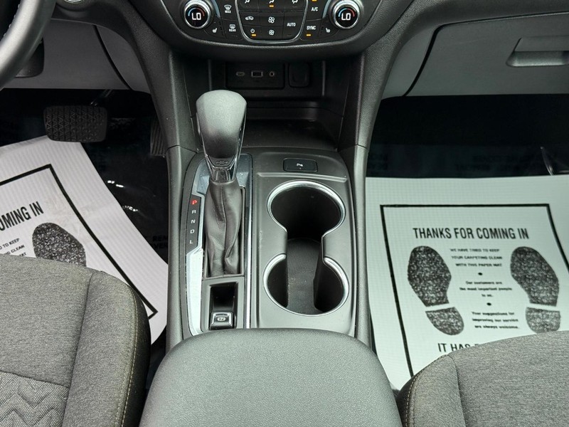 Chevrolet Equinox Vehicle Full-screen Gallery Image 14