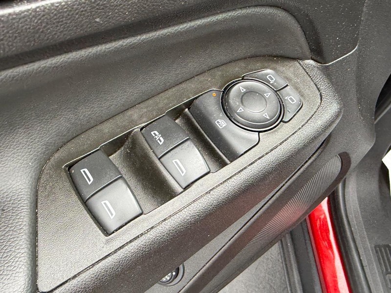 Chevrolet Equinox Vehicle Full-screen Gallery Image 15