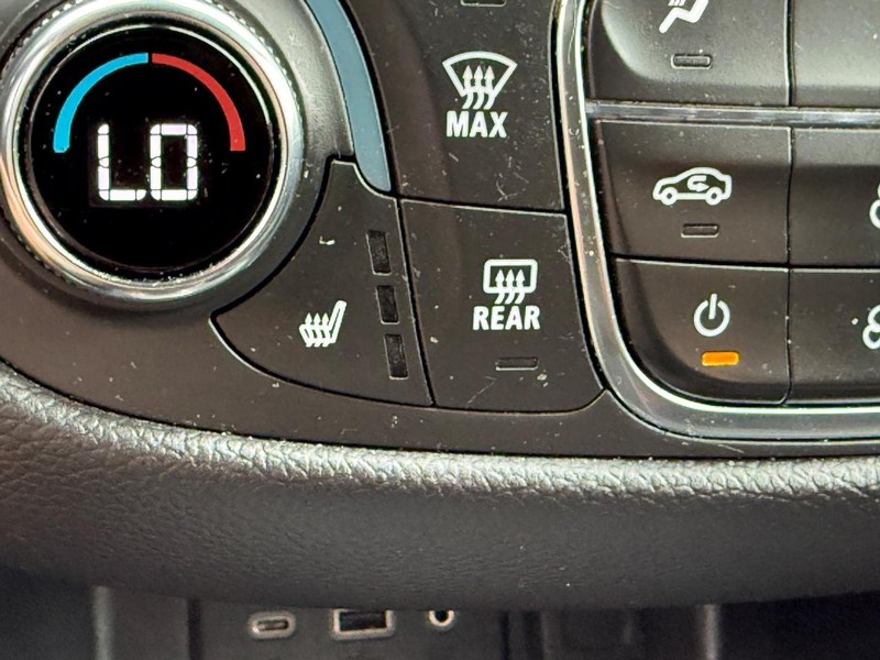 Chevrolet Equinox Vehicle Full-screen Gallery Image 22