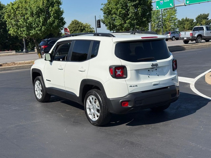 Jeep Renegade Vehicle Full-screen Gallery Image 3