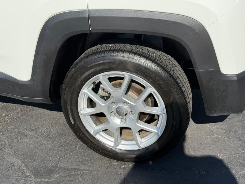 Jeep Renegade Vehicle Full-screen Gallery Image 4