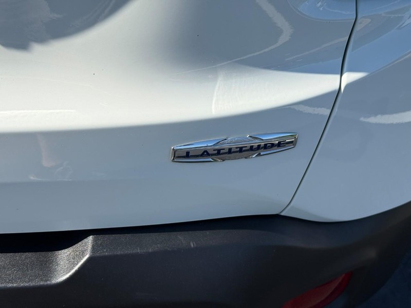 Jeep Renegade Vehicle Full-screen Gallery Image 5