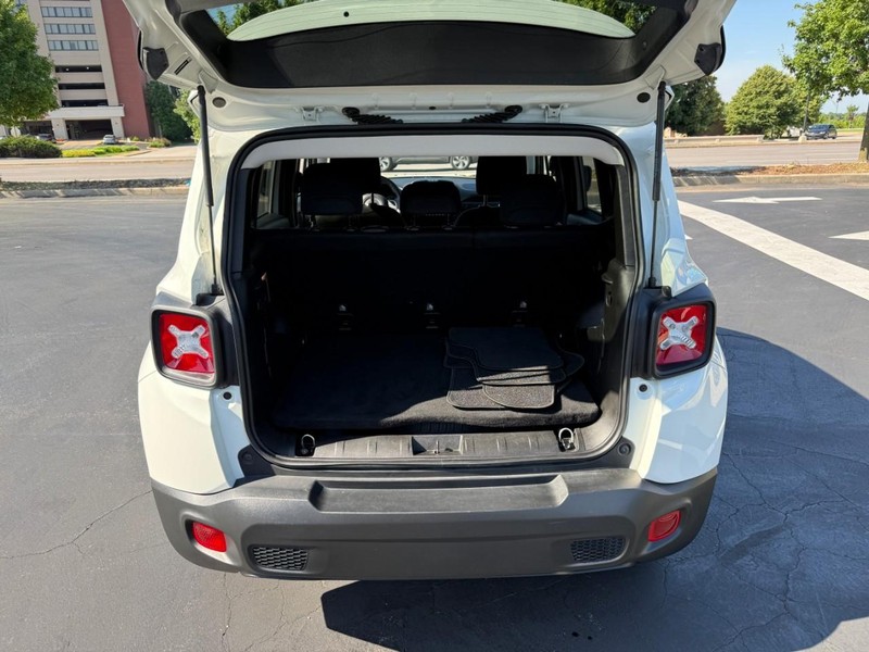 Jeep Renegade Vehicle Full-screen Gallery Image 6
