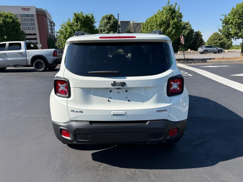 Jeep Renegade Vehicle Full-screen Gallery Image 7