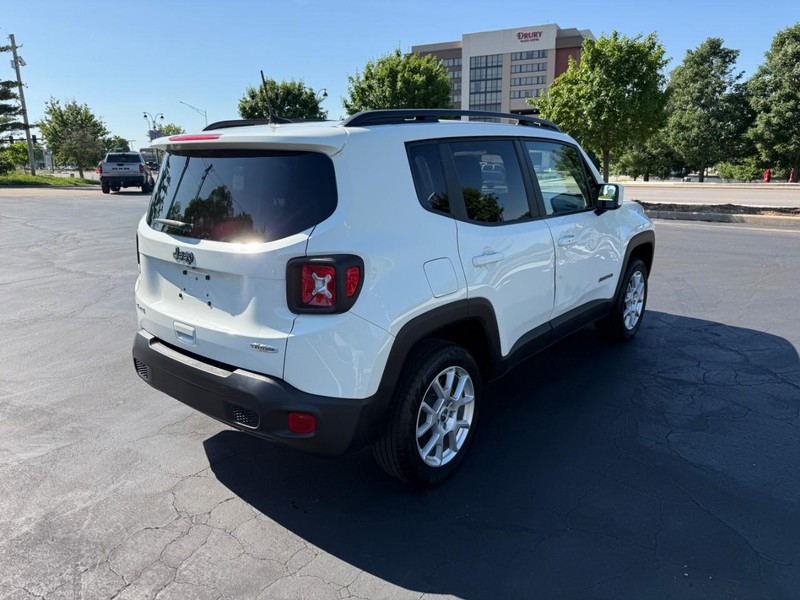 Jeep Renegade Vehicle Full-screen Gallery Image 8