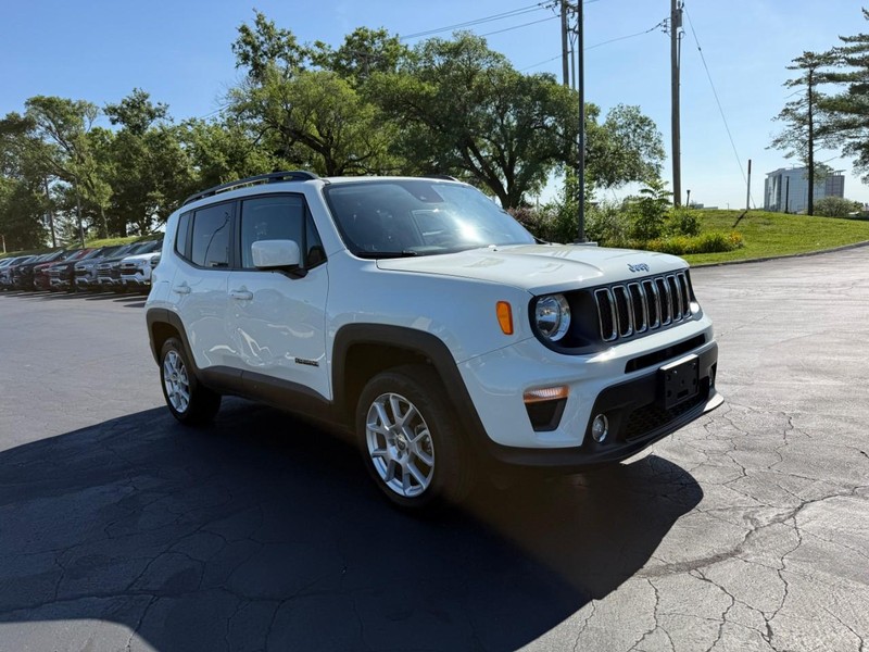 Jeep Renegade Vehicle Full-screen Gallery Image 9