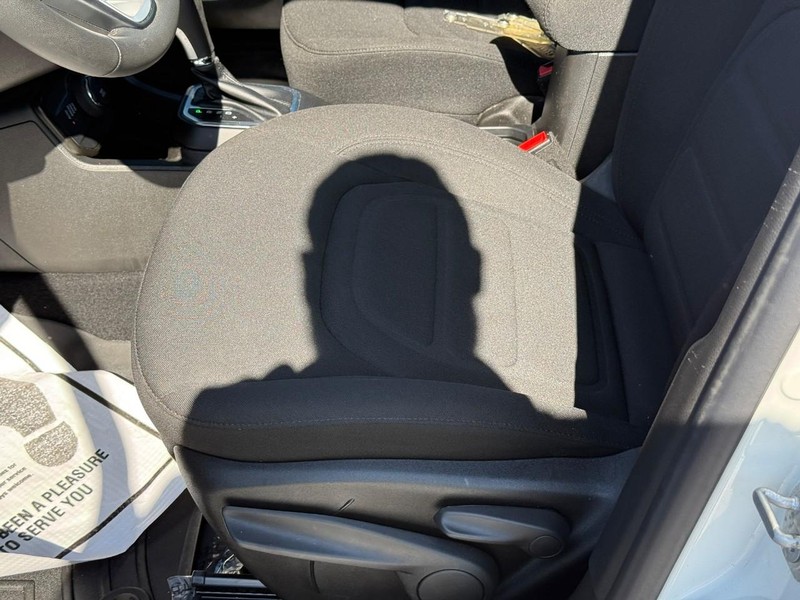 Jeep Renegade Vehicle Full-screen Gallery Image 19