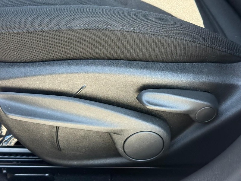 Jeep Renegade Vehicle Full-screen Gallery Image 20