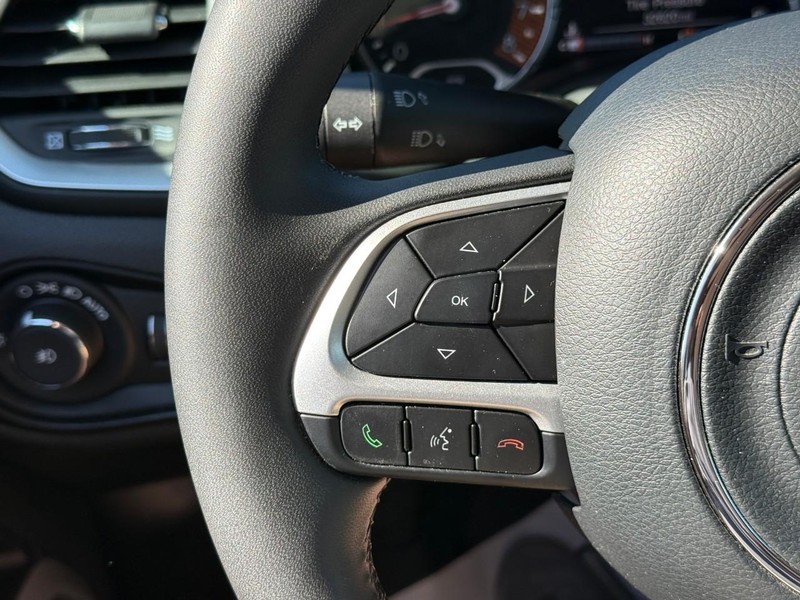 Jeep Renegade Vehicle Full-screen Gallery Image 21