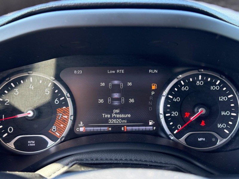Jeep Renegade Vehicle Full-screen Gallery Image 23