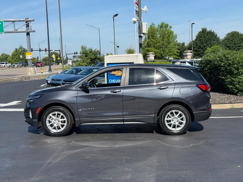 Chevrolet Equinox Vehicle Full-screen Gallery Image 2