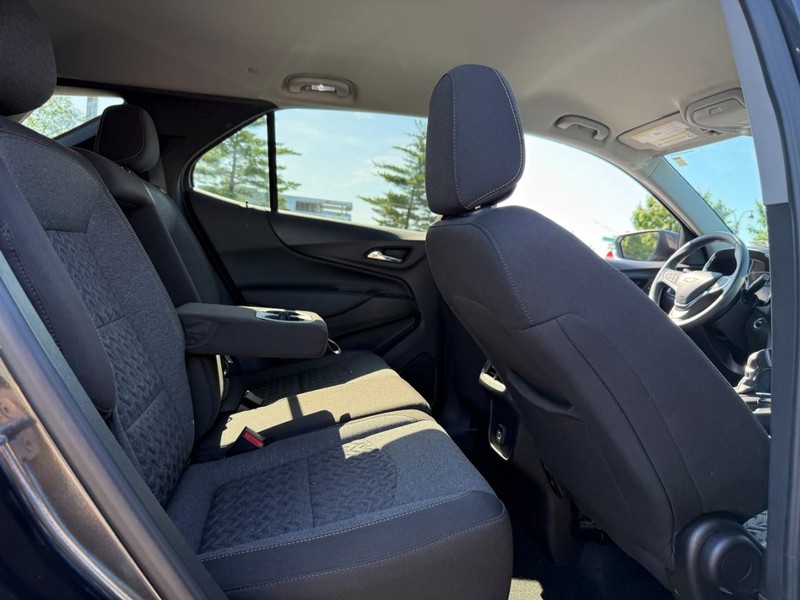 Chevrolet Equinox Vehicle Full-screen Gallery Image 11