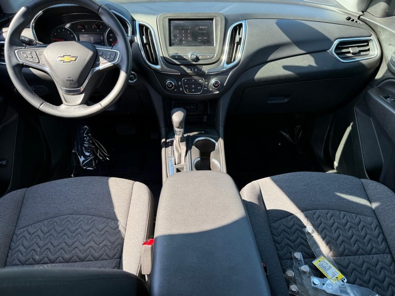 Chevrolet Equinox Vehicle Full-screen Gallery Image 12
