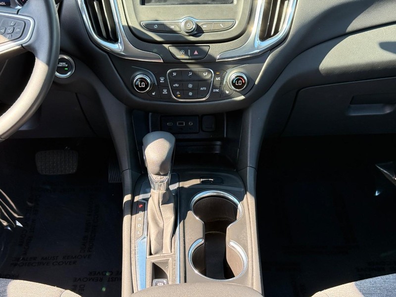 Chevrolet Equinox Vehicle Full-screen Gallery Image 15