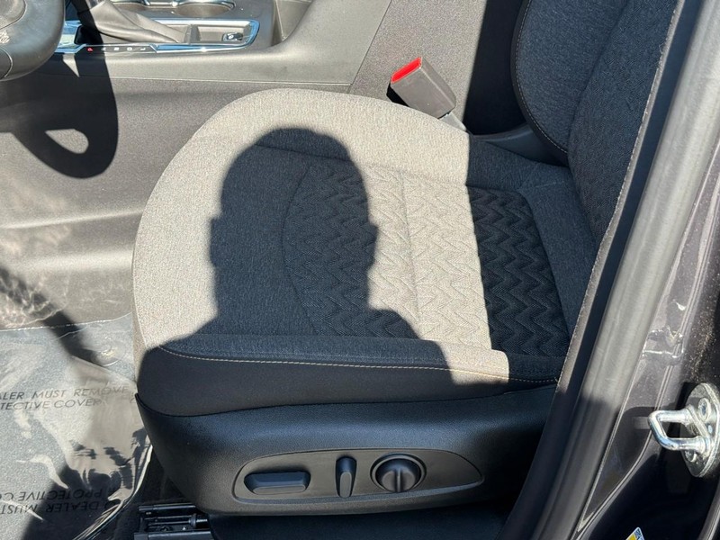 Chevrolet Equinox Vehicle Full-screen Gallery Image 17