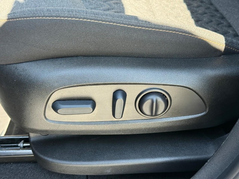 Chevrolet Equinox Vehicle Full-screen Gallery Image 18