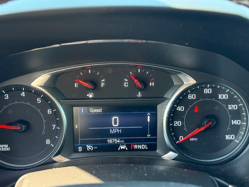 Chevrolet Equinox Vehicle Full-screen Gallery Image 21