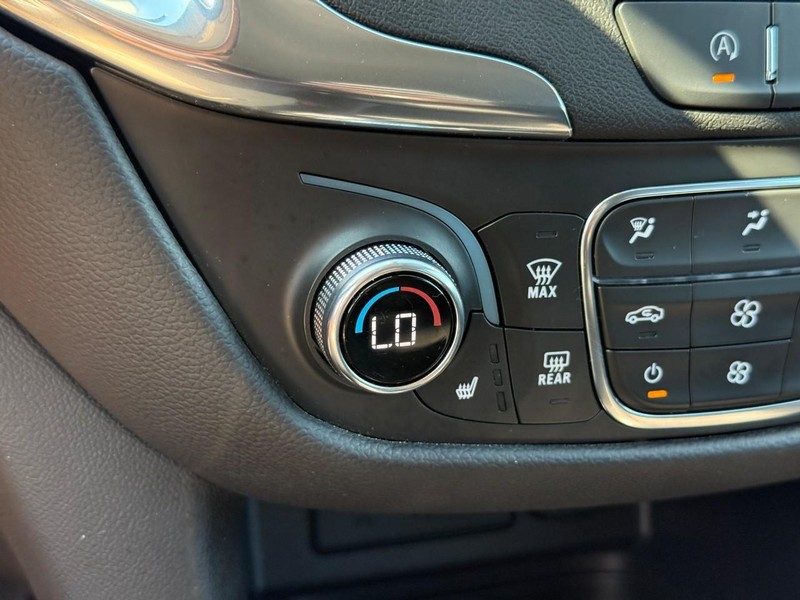 Chevrolet Equinox Vehicle Full-screen Gallery Image 22