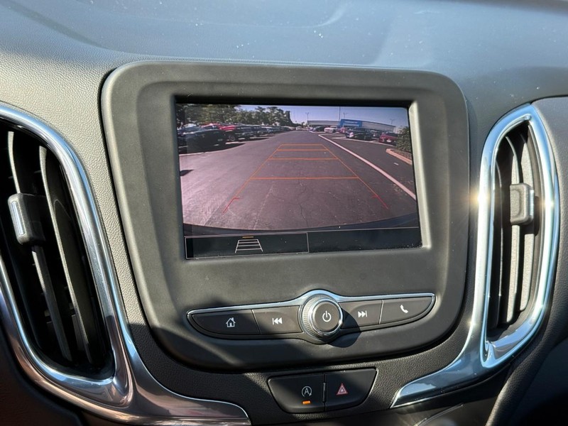 Chevrolet Equinox Vehicle Full-screen Gallery Image 23