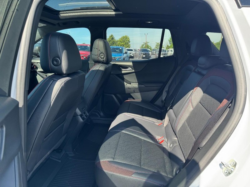 Chevrolet Equinox Vehicle Full-screen Gallery Image 6