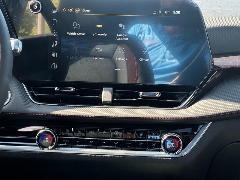 Chevrolet Equinox Vehicle Full-screen Gallery Image 9