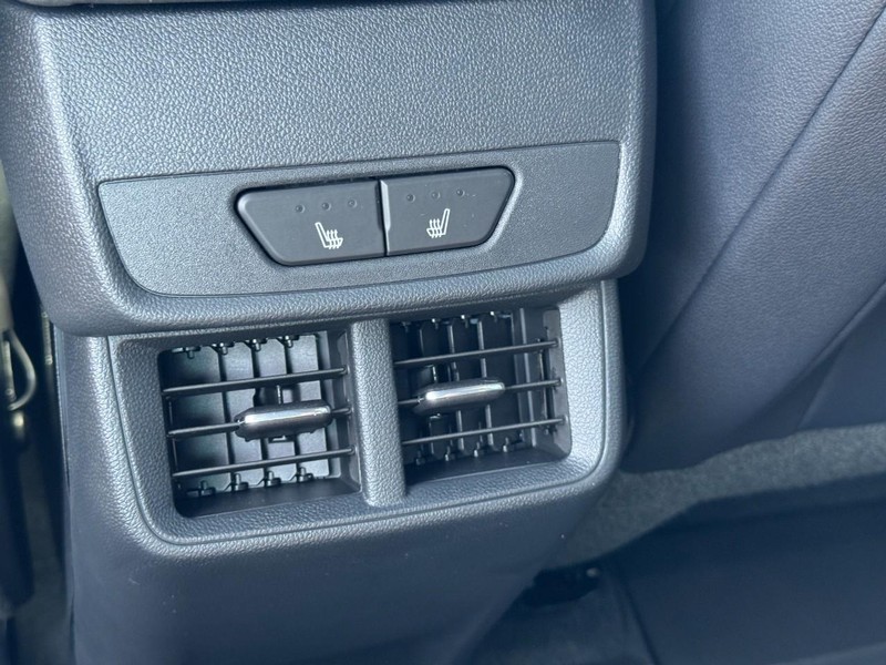 Chevrolet Equinox Vehicle Full-screen Gallery Image 11
