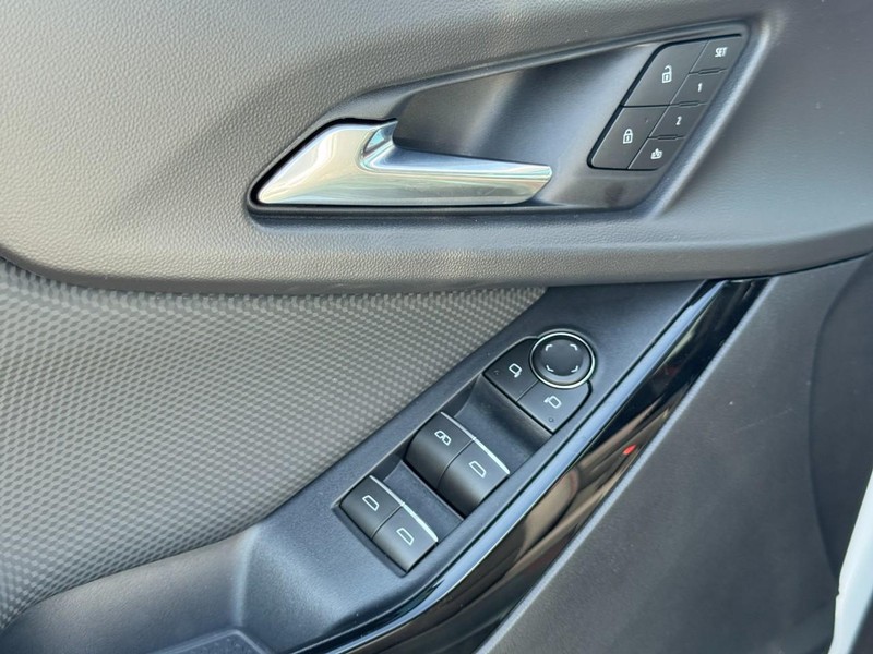 Chevrolet Equinox Vehicle Full-screen Gallery Image 13