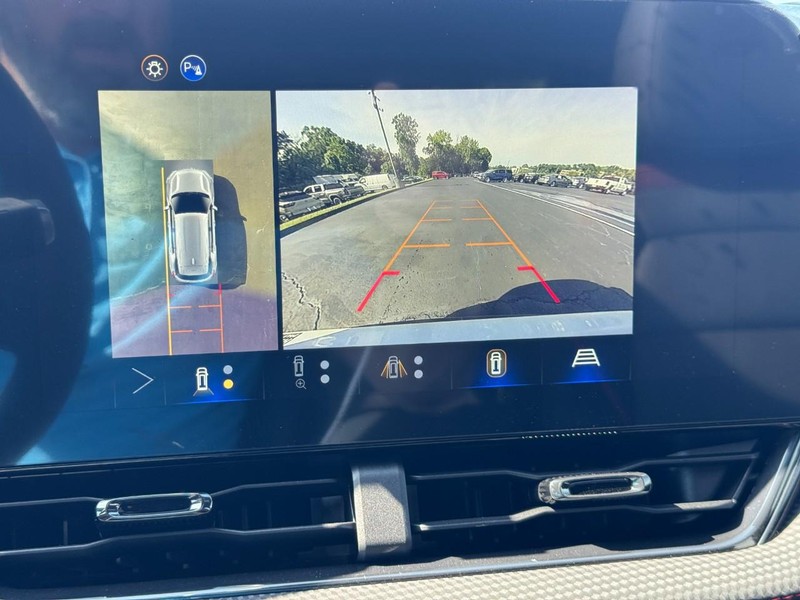 Chevrolet Equinox Vehicle Full-screen Gallery Image 18
