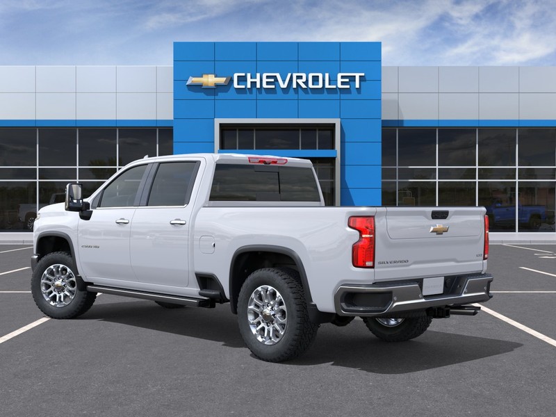 Chevrolet Silverado 2500HD Vehicle Full-screen Gallery Image 3