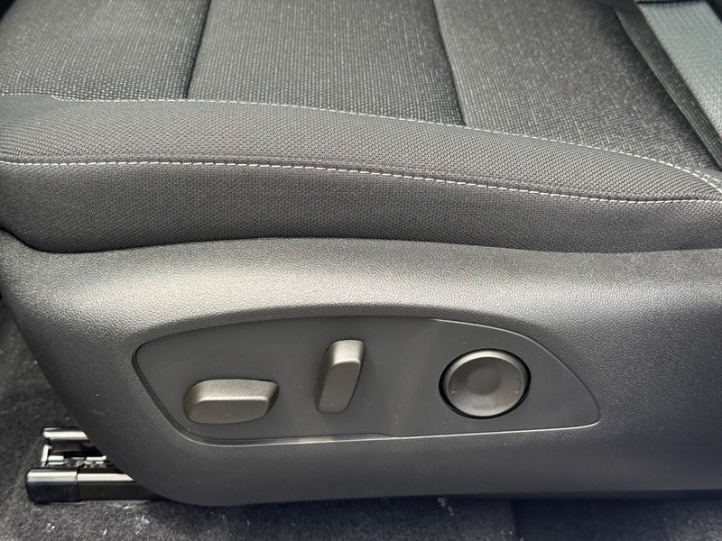 Chevrolet Traverse Vehicle Full-screen Gallery Image 12