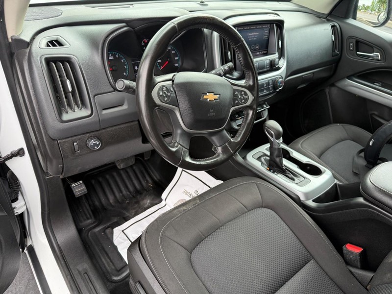 Chevrolet Colorado Vehicle Full-screen Gallery Image 12