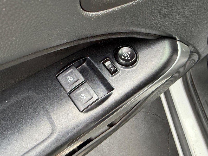 Chevrolet Colorado Vehicle Full-screen Gallery Image 13